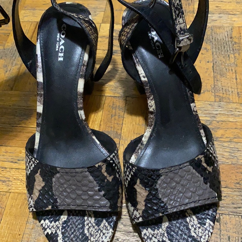 Coach sandals size 7.5 only used twice good condition